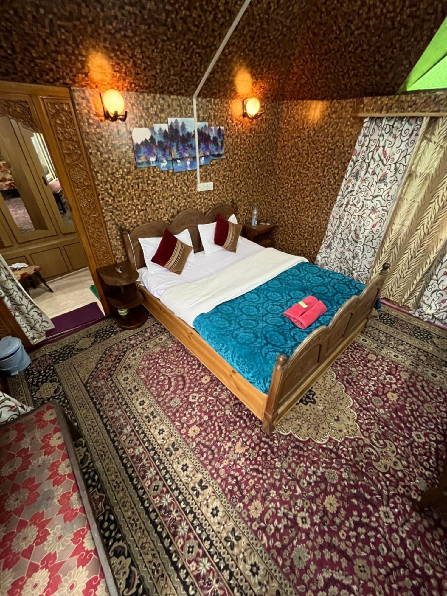 New Silver Jubilee Heritage Group Of Houseboats