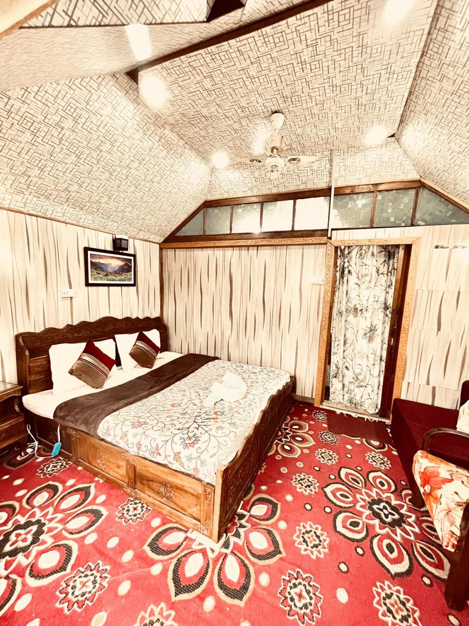Hotel New Silver Jubilee Heritage Group Of Houseboats 3*