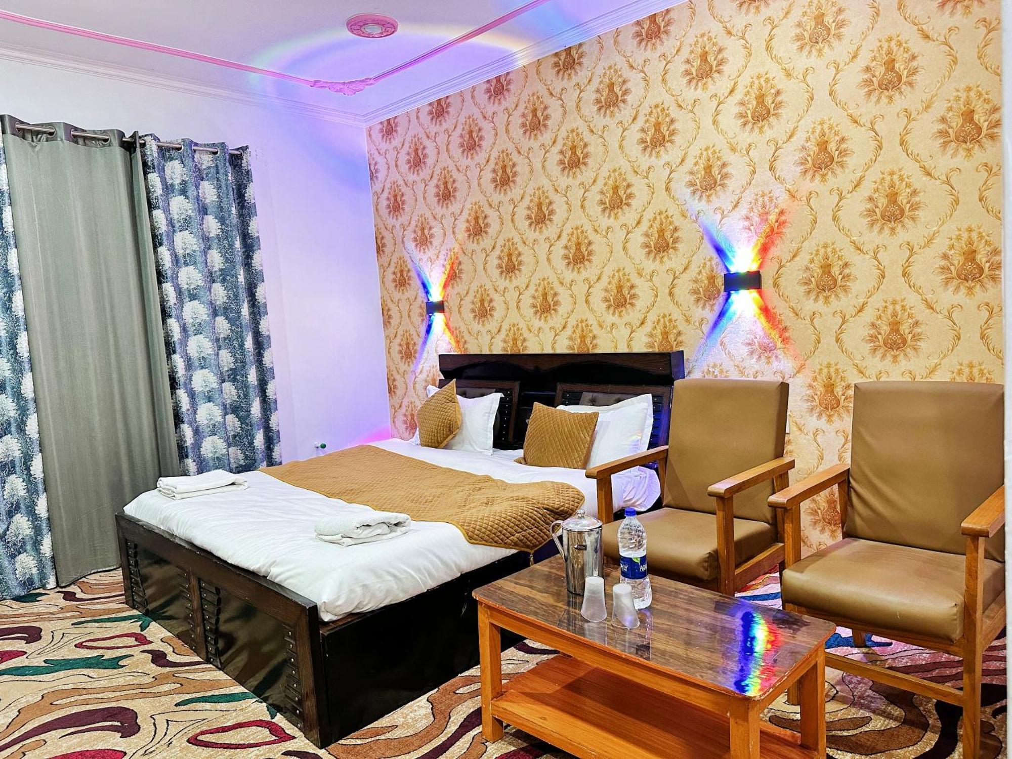Roseline Hotel Srinagar (Jammu and Kashmir)
