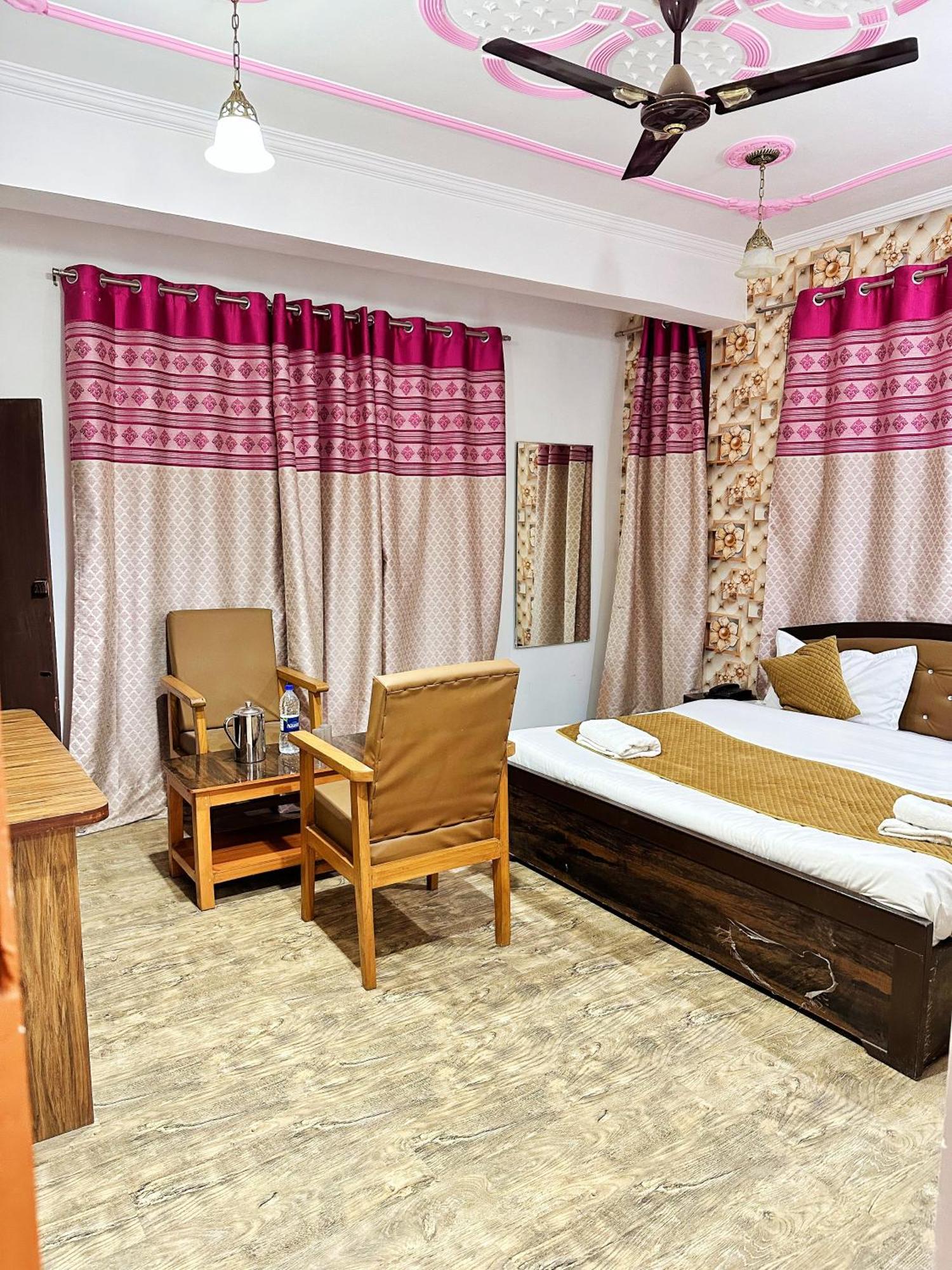Roseline Srinagar (Jammu and Kashmir)
