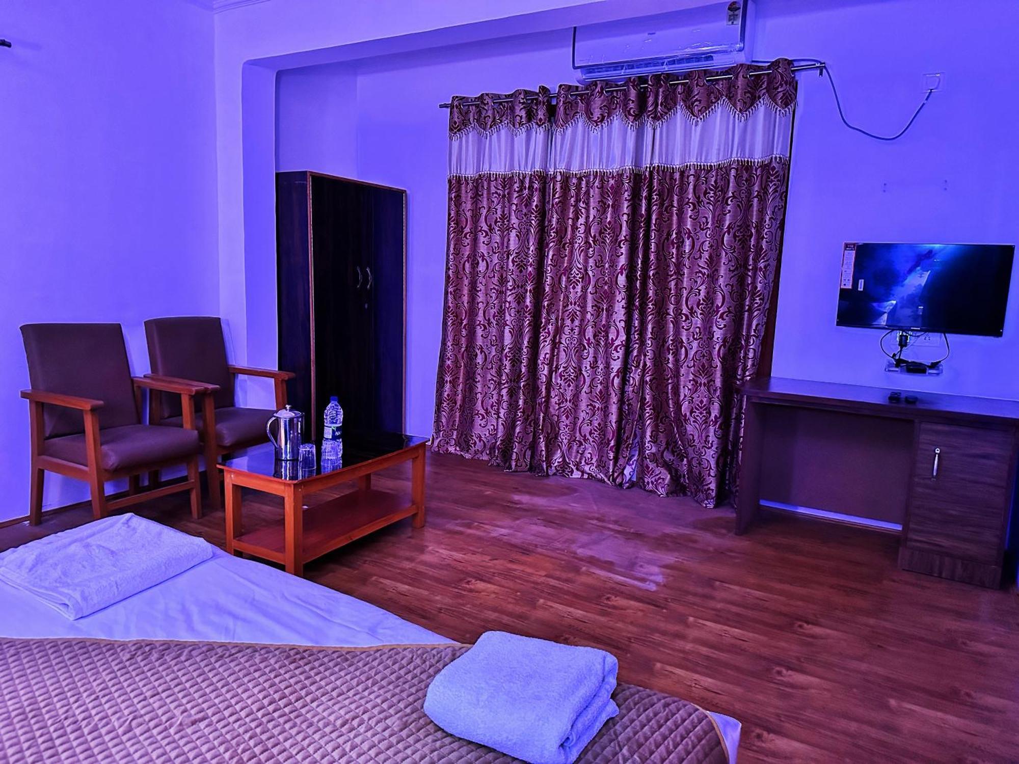 Roseline Hotel Srinagar (Jammu and Kashmir)
