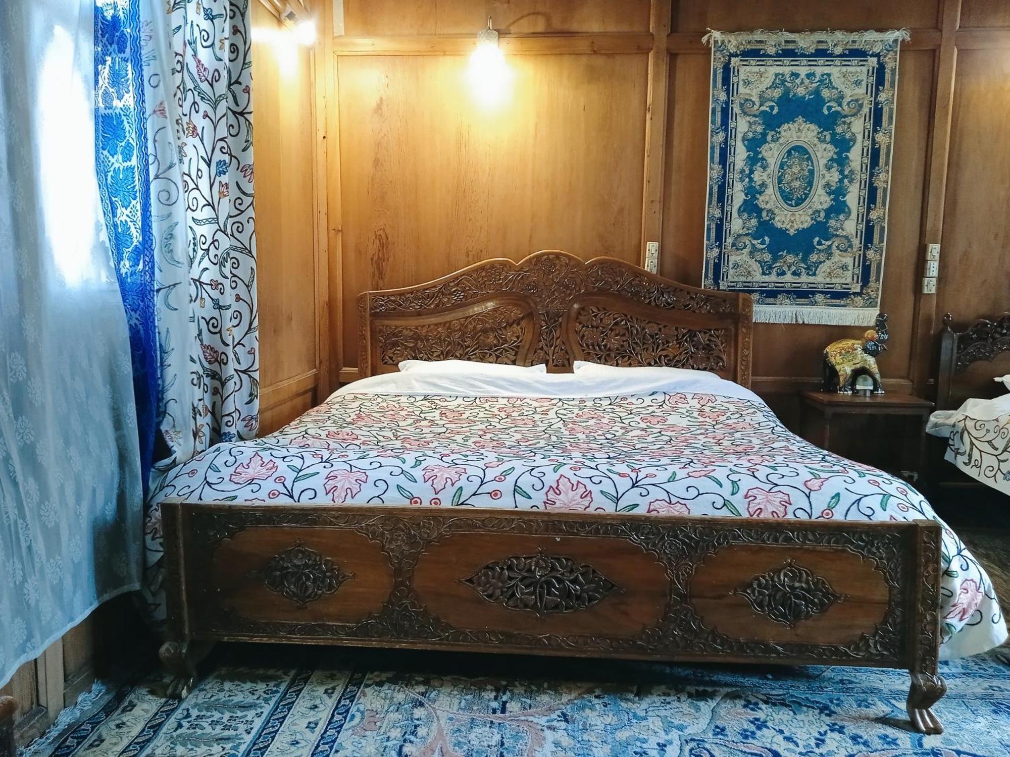 Jacqueline Houseboat Srinagar (Jammu and Kashmir)