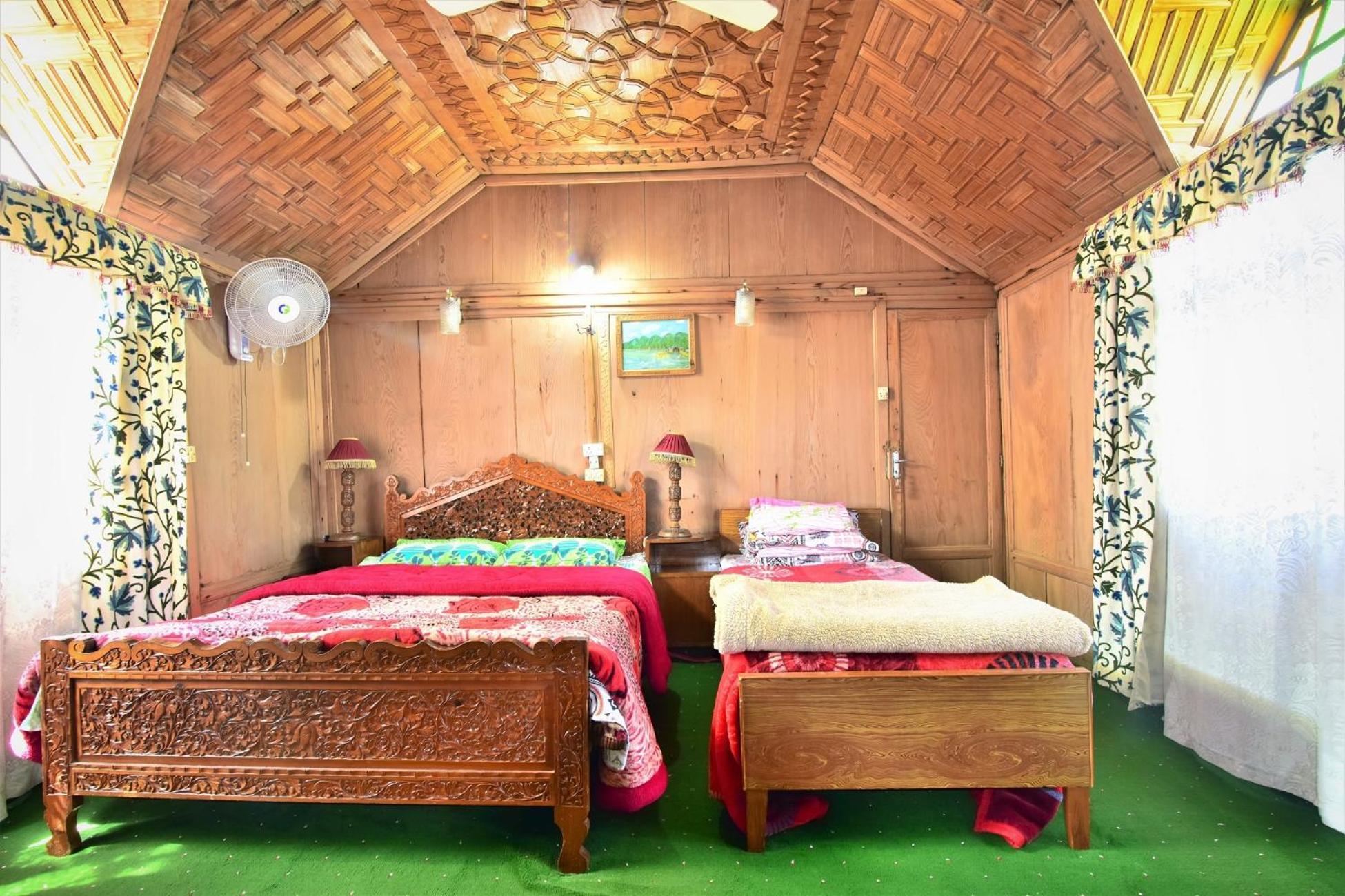 Hotel Houseboat Zaindari Palace