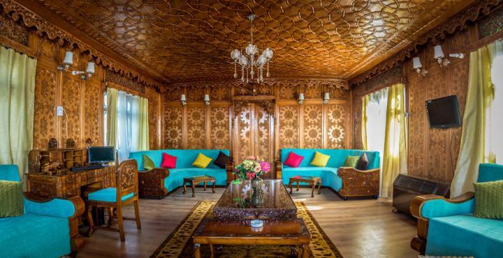Botel Naaz Kashmir Luxury Houseboat