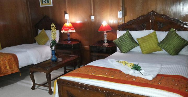 Naaz Kashmir Luxury Houseboat Botel 4*