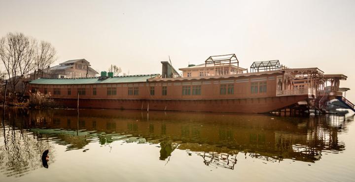Botel Naaz Kashmir Luxury Houseboat