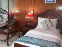 Botel Naaz Kashmir Luxury Houseboat