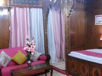 Naaz Kashmir Luxury Houseboat Botel