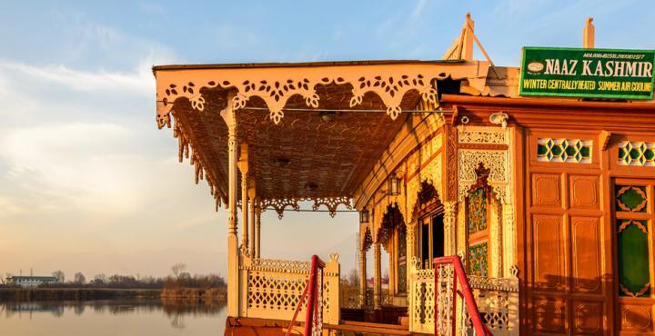 Botel Naaz Kashmir Luxury Houseboat