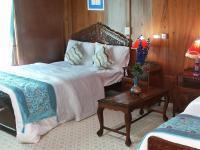 Naaz Kashmir Luxury Houseboat 4*