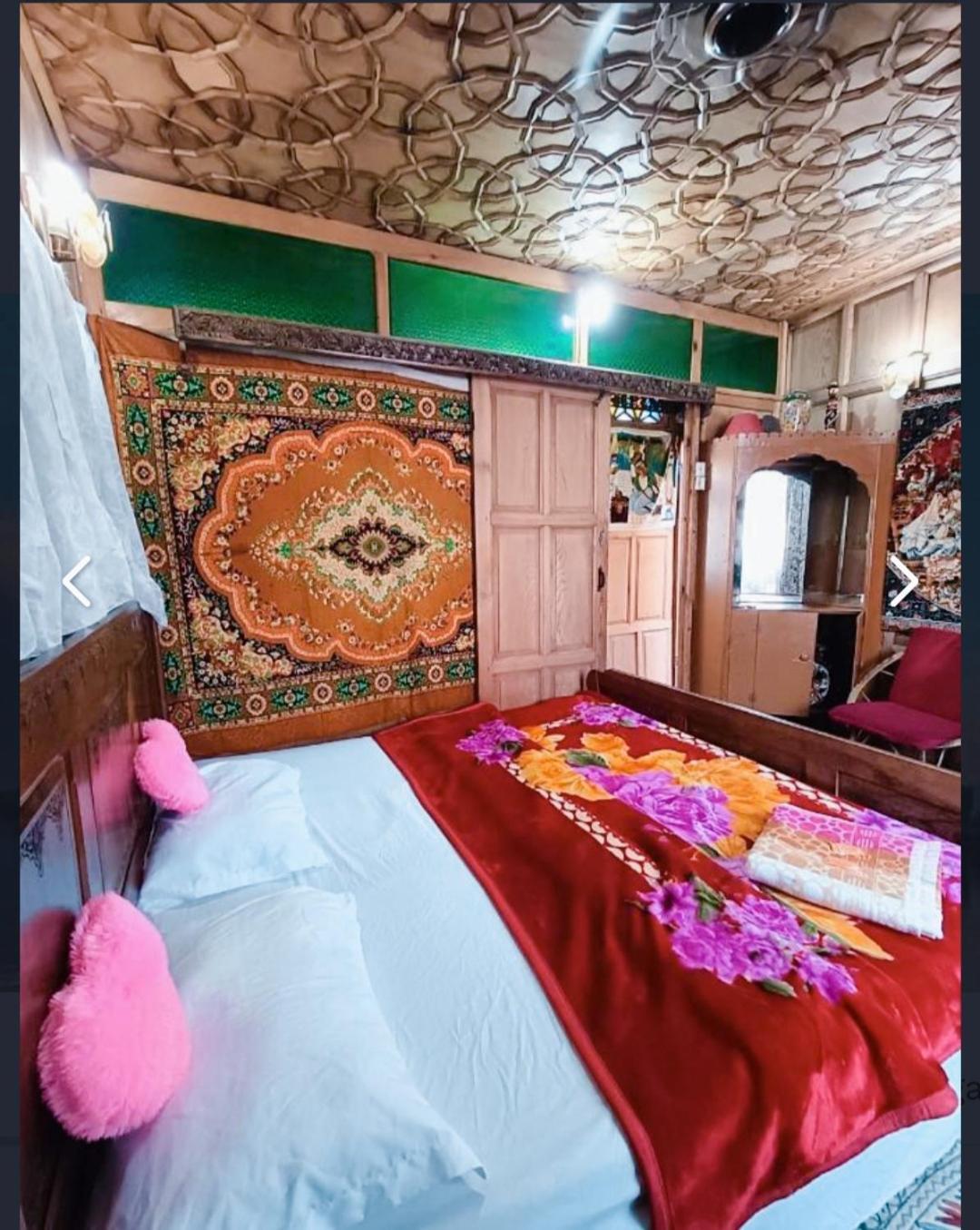 Hotel New Minar Group Of Houseboats