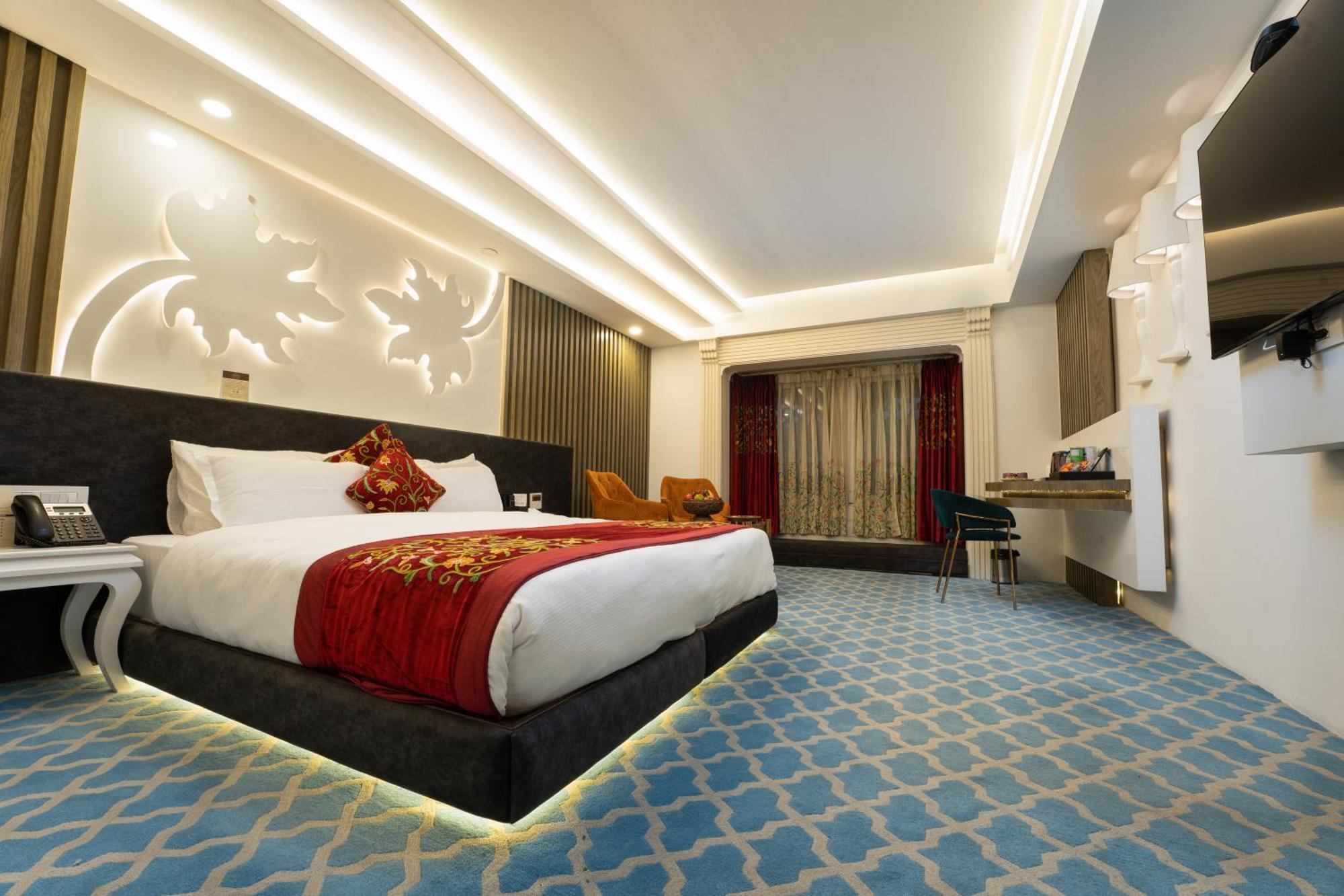 Snowland, Hotel
