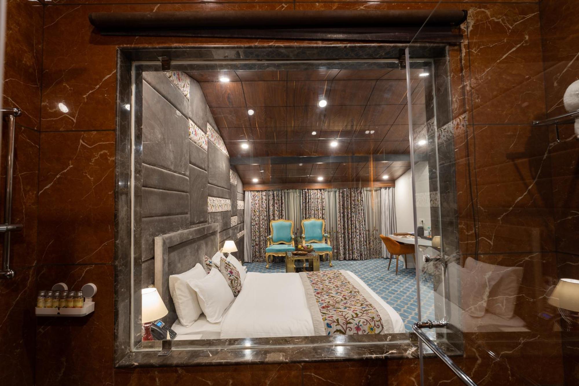 Snowland, Hotel