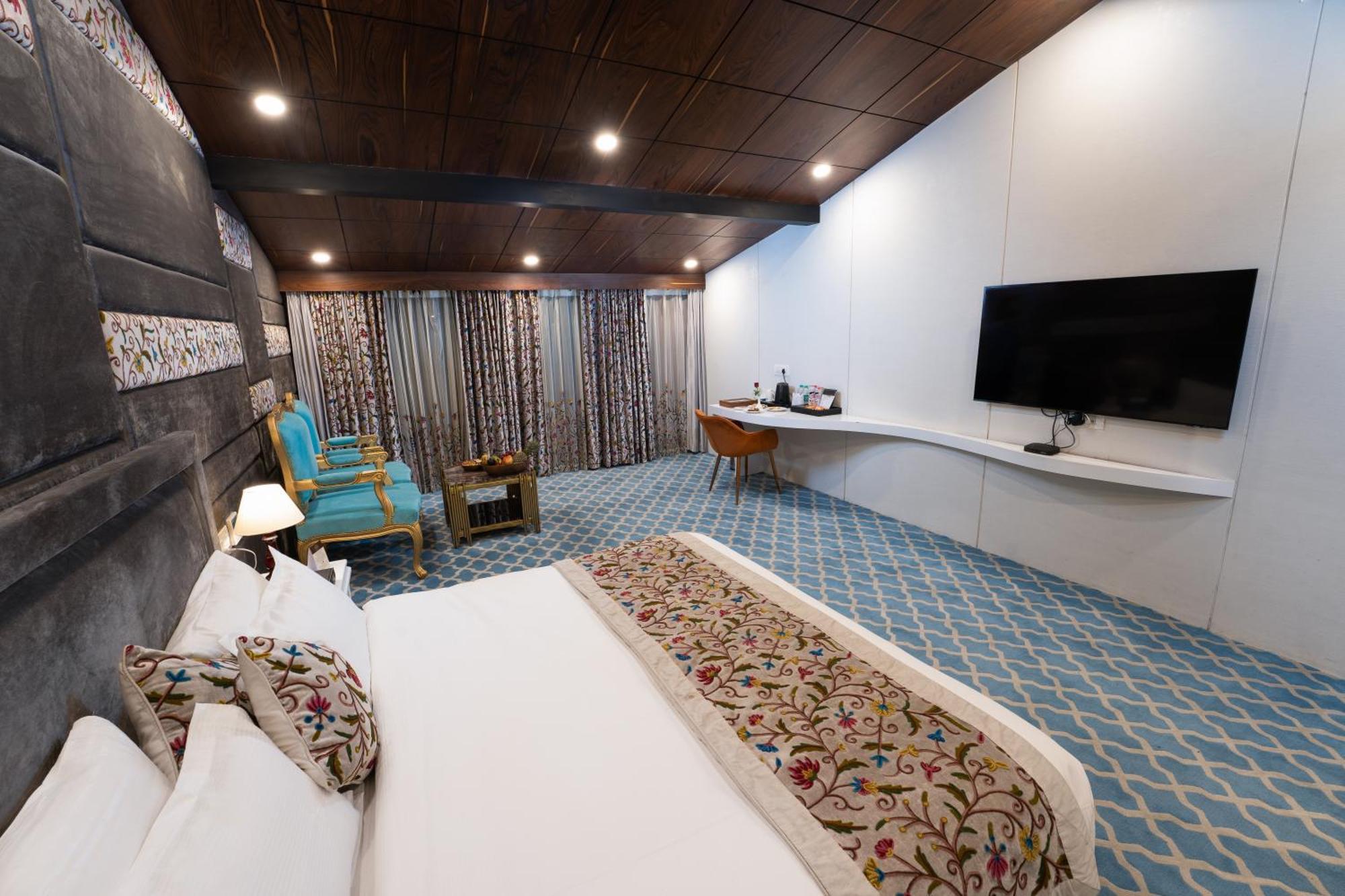 Snowland, Hotel 4*