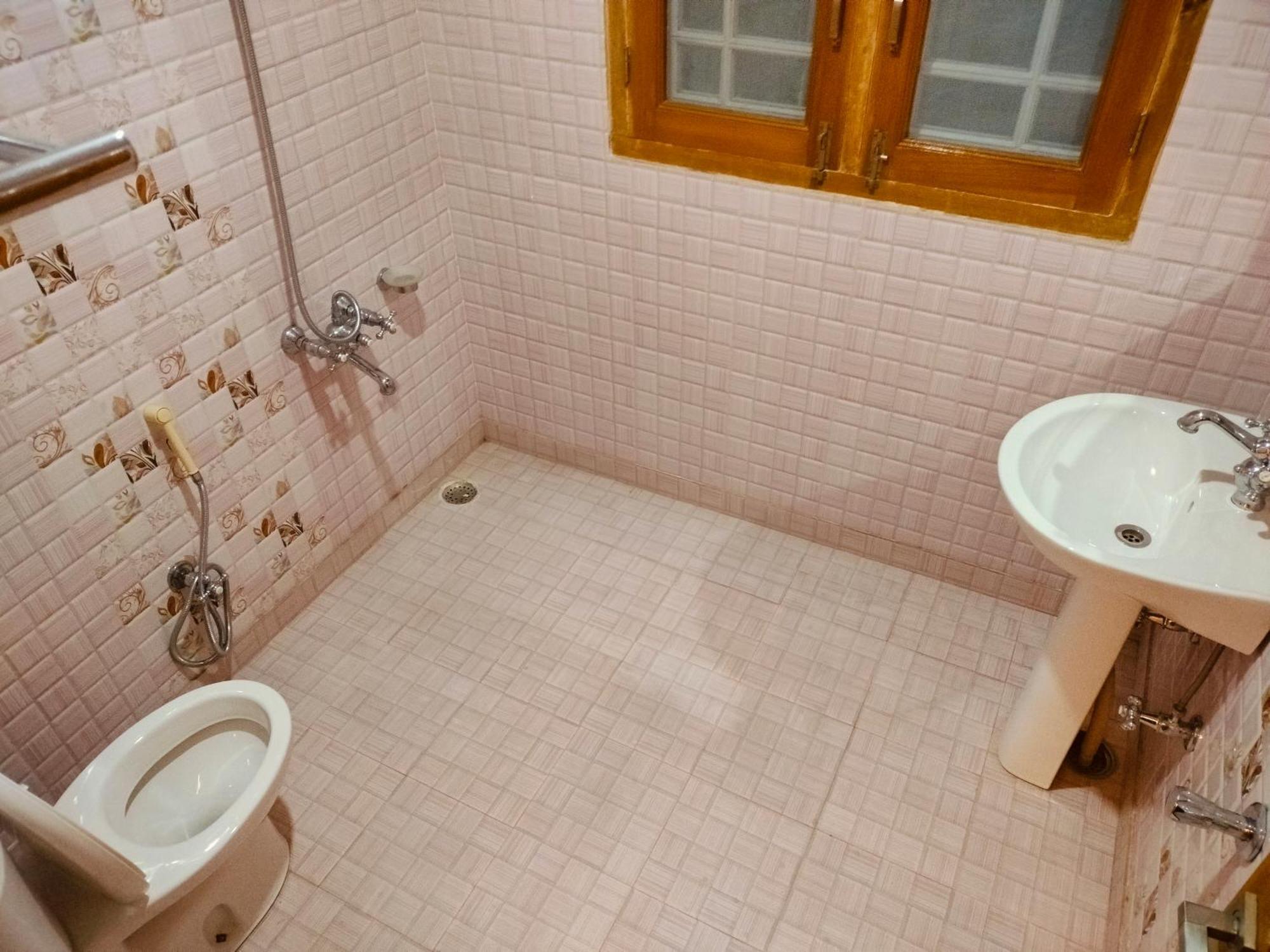 New Zamrood Guest house