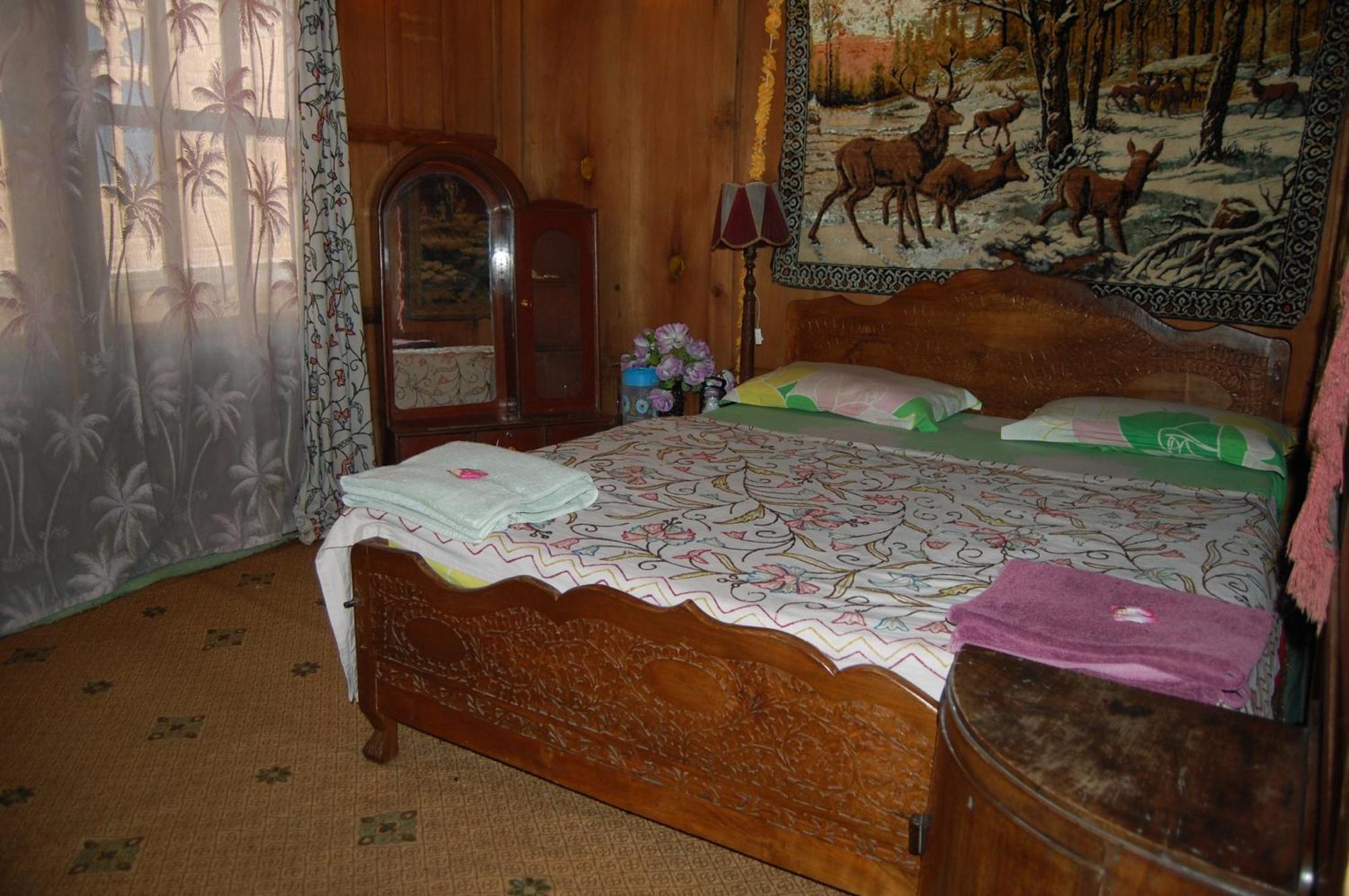 Houseboat Zaindari Palace Hotel