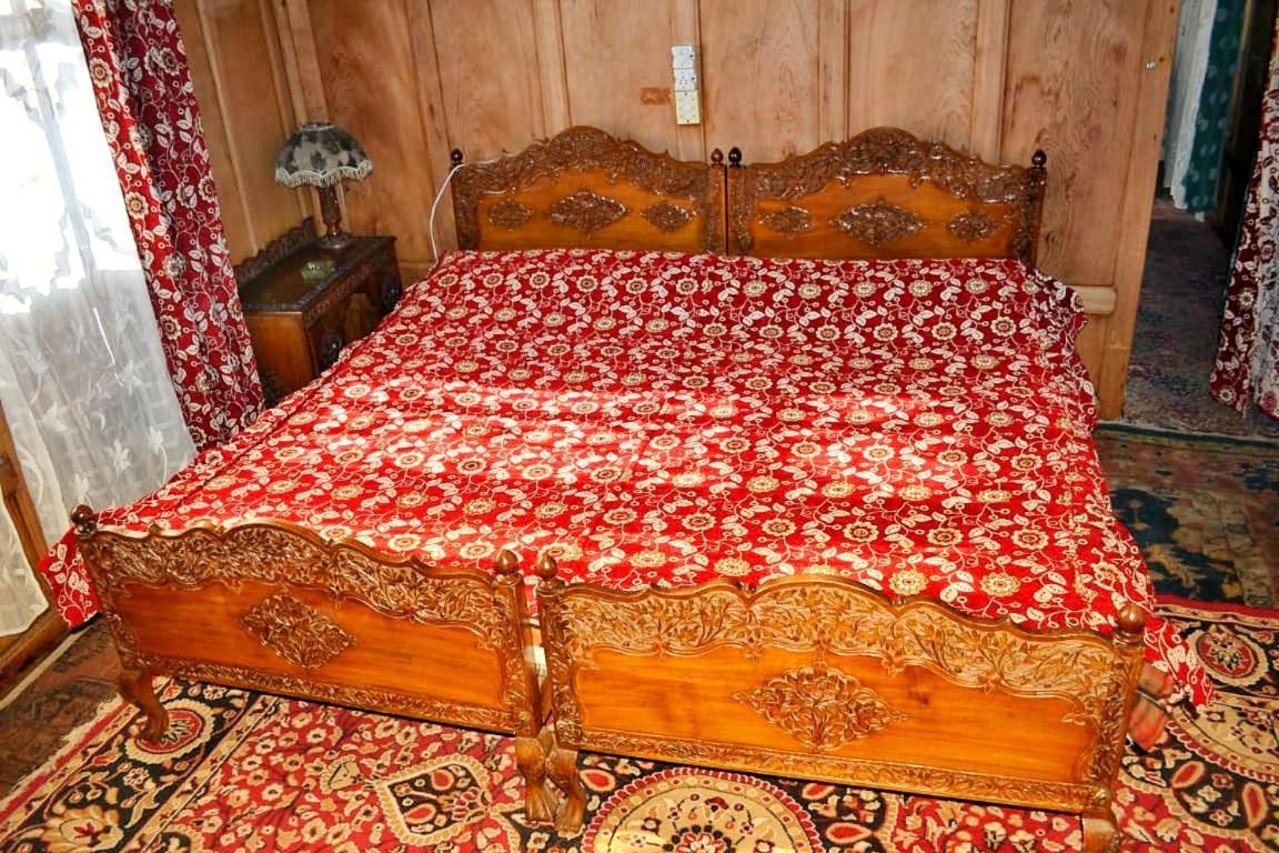 Houseboat Sumbul Apartment Srinagar (Jammu and Kashmir)
