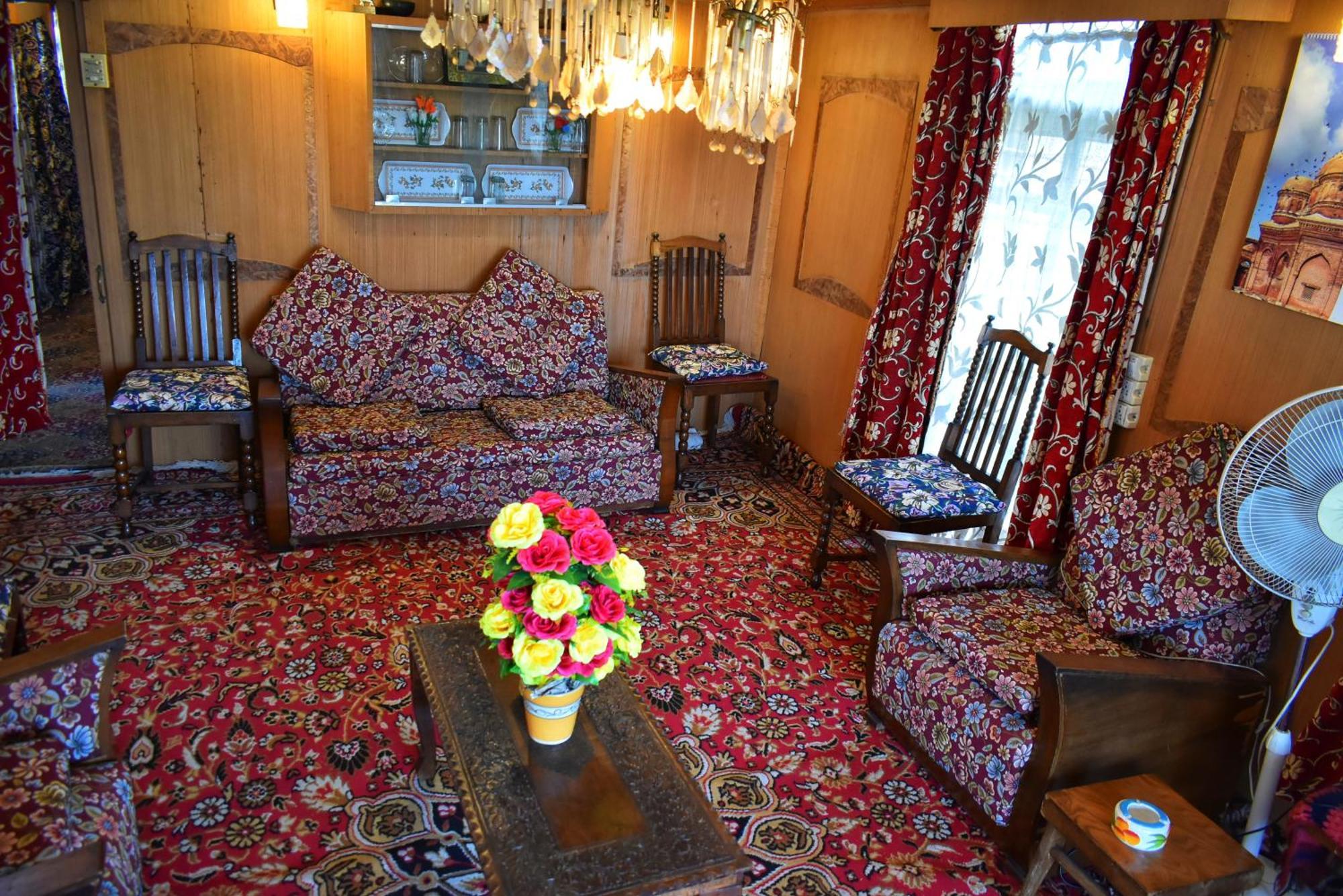 Houseboat Sumbul Srinagar (Jammu and Kashmir)