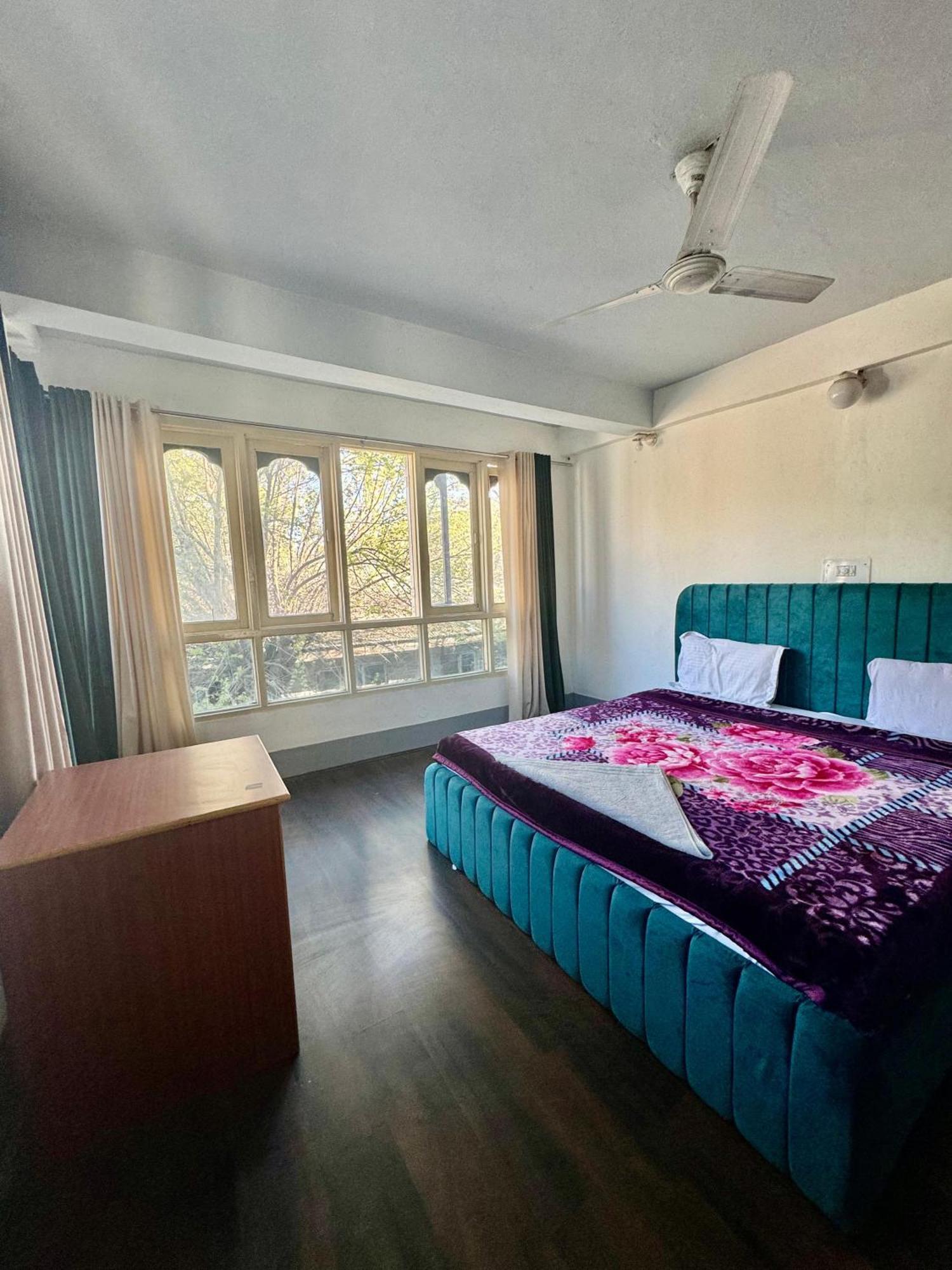 Olive Ventures, Royal Inn, Ritz Hotel Srinagar (Jammu and Kashmir)