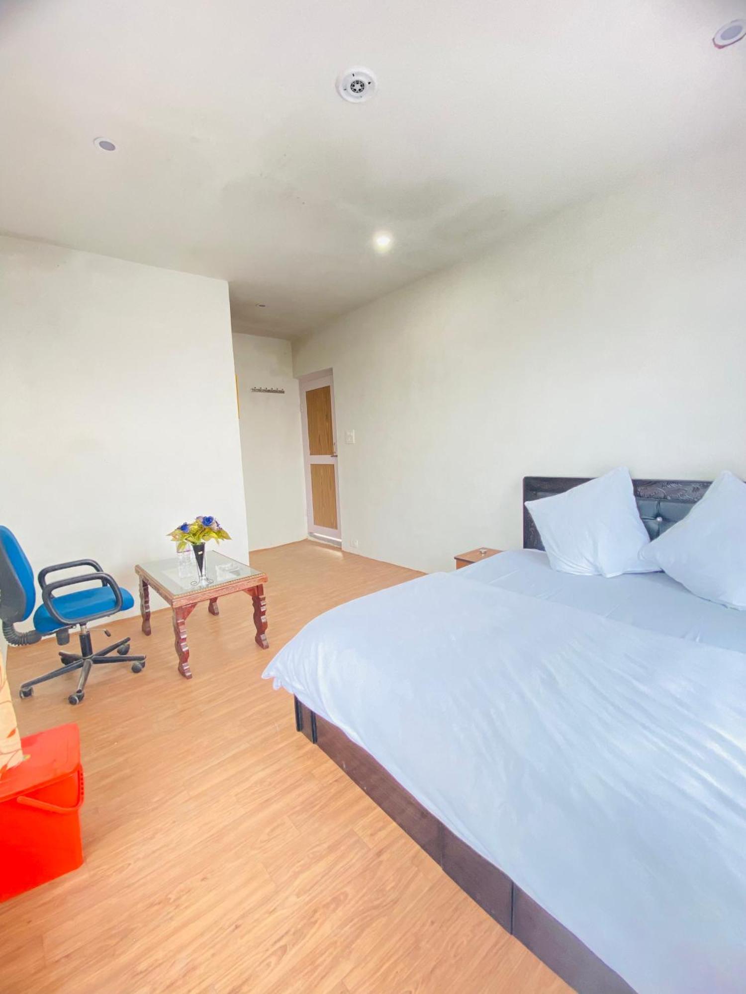 Pall Residency Hotel *