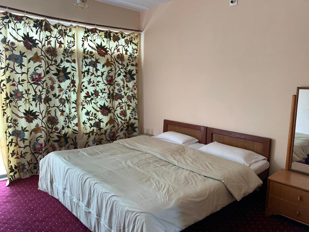 Nigeen Guest house