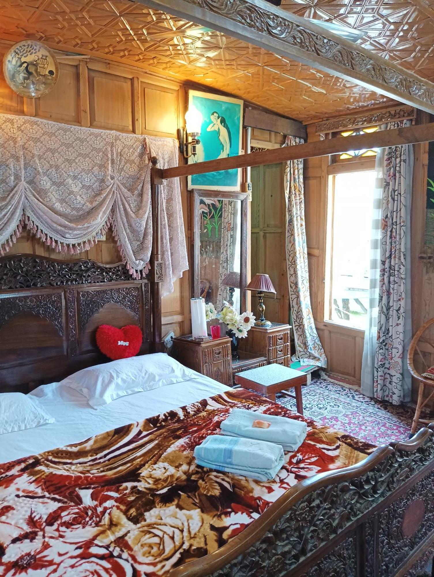 New Minar Group Of Houseboats Srinagar (Jammu and Kashmir)