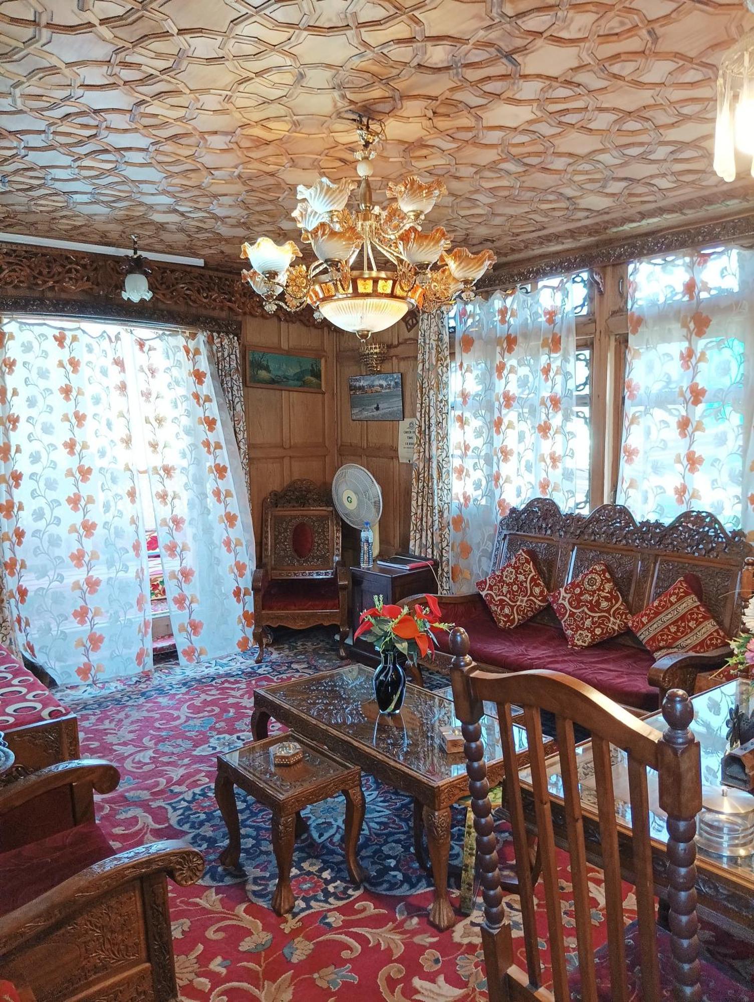 Hotel New Minar Group Of Houseboats Srinagar (Jammu and Kashmir)