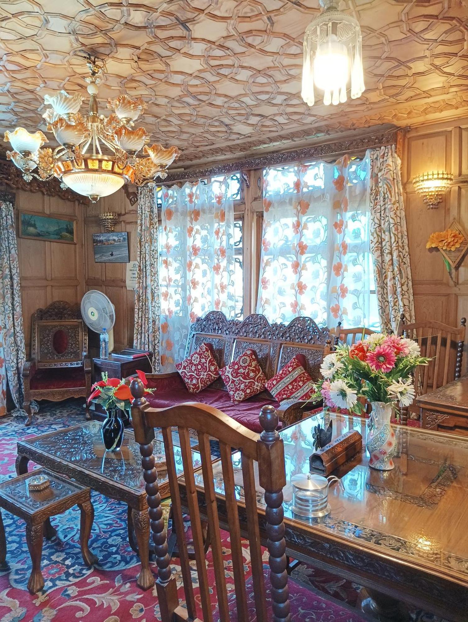 Hotel New Minar Group Of Houseboats Srinagar (Jammu and Kashmir)