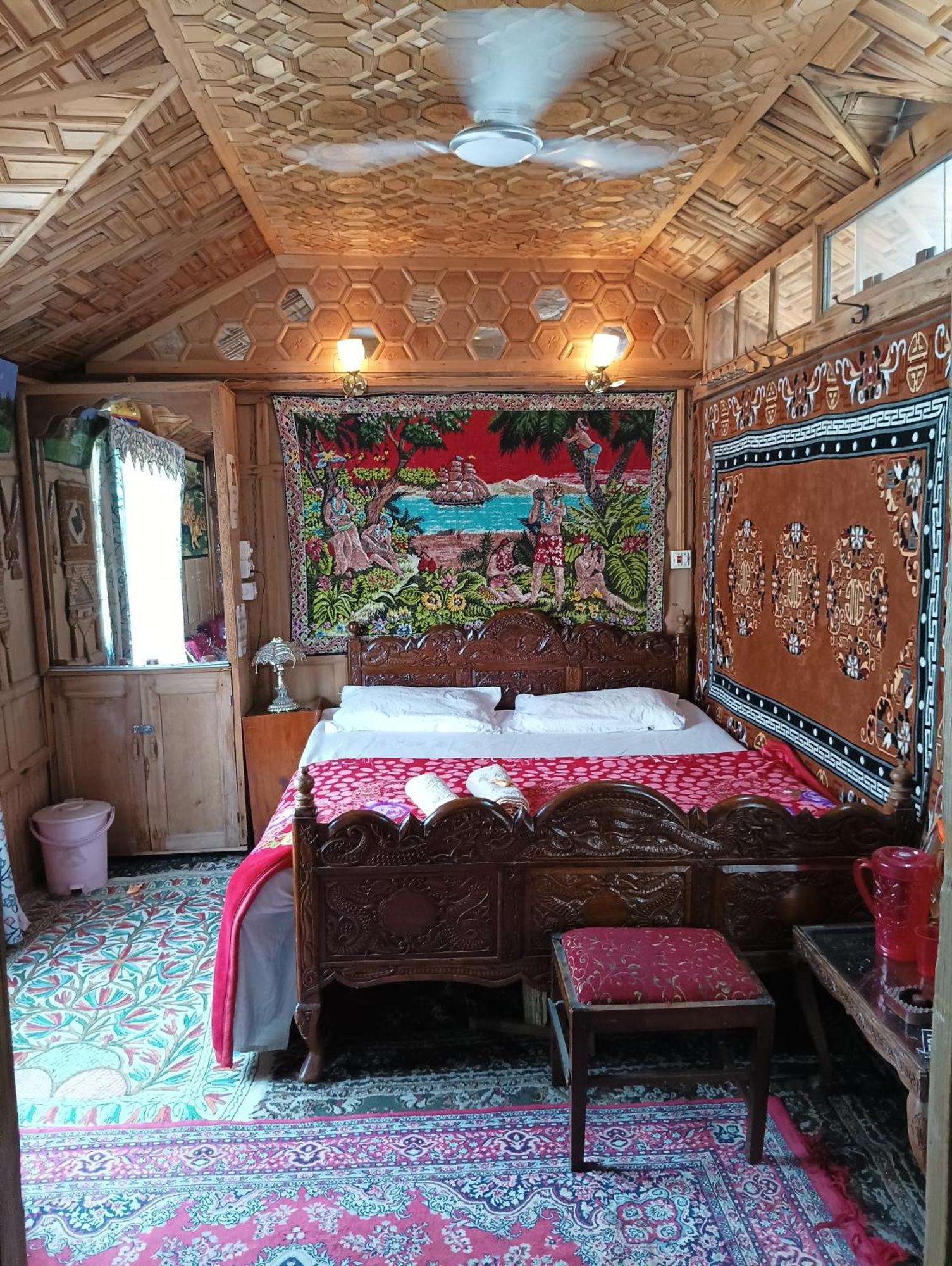 Hotel New Minar Group Of Houseboats 3*