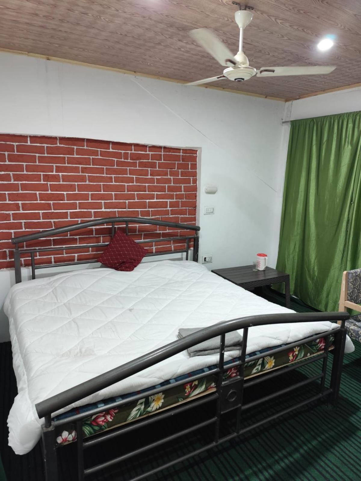 Shamus Javed Homestay Srinagar (Jammu and Kashmir)