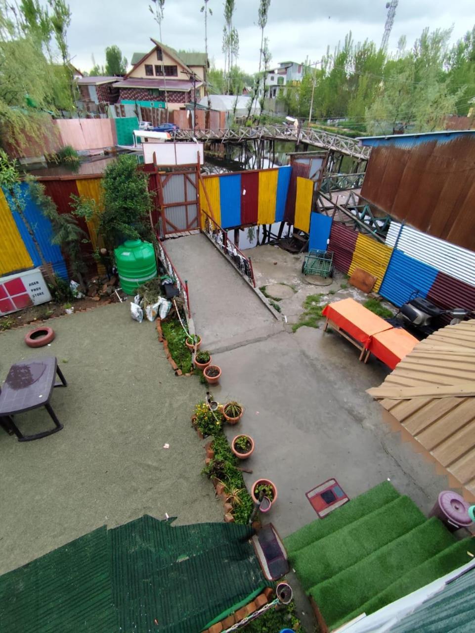 Hotel New Heaven Canal Srinagar (Jammu and Kashmir)