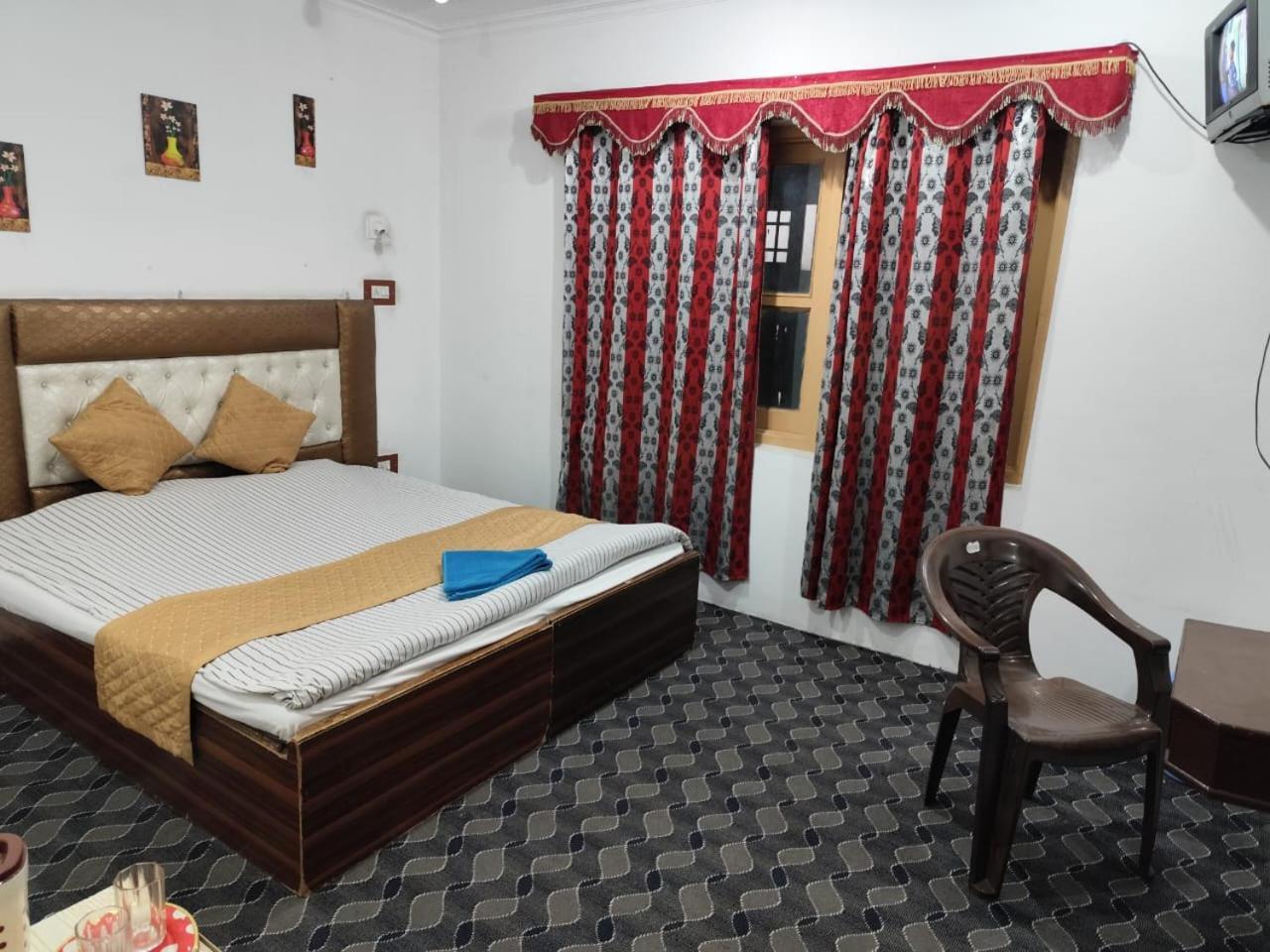 New Heaven Canal Hotel