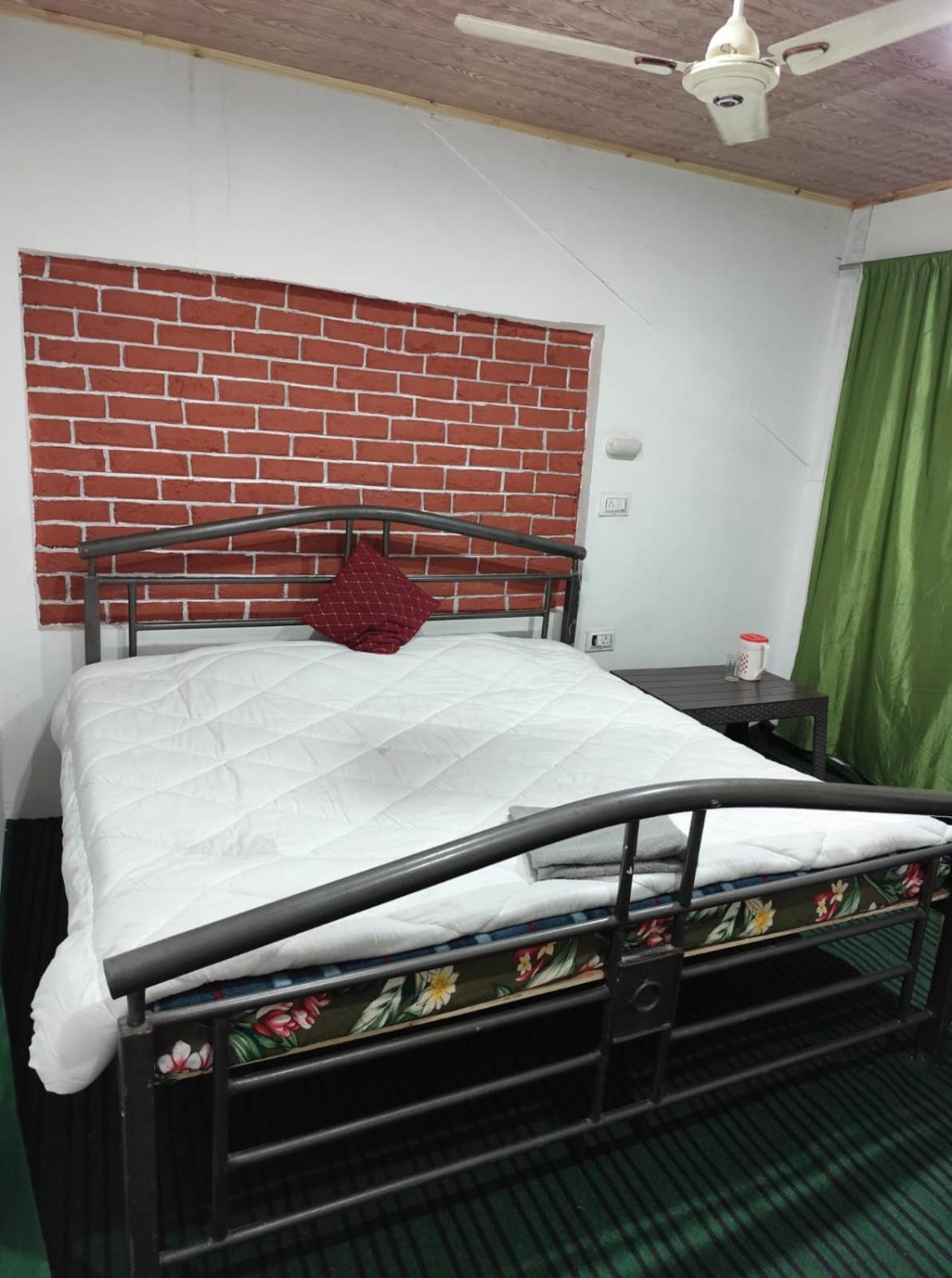 New Heaven Canal Hotel Srinagar (Jammu and Kashmir)