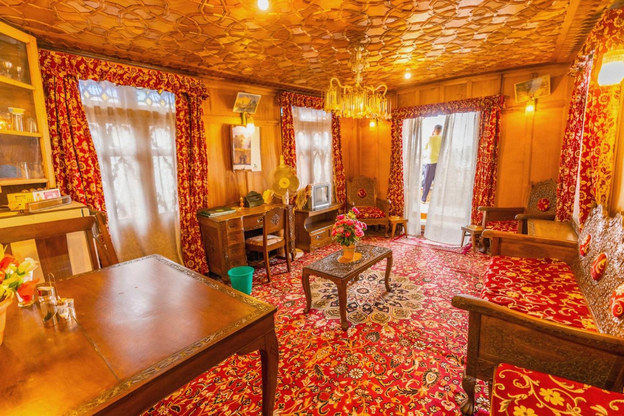 Hareem Group Of Houseboats