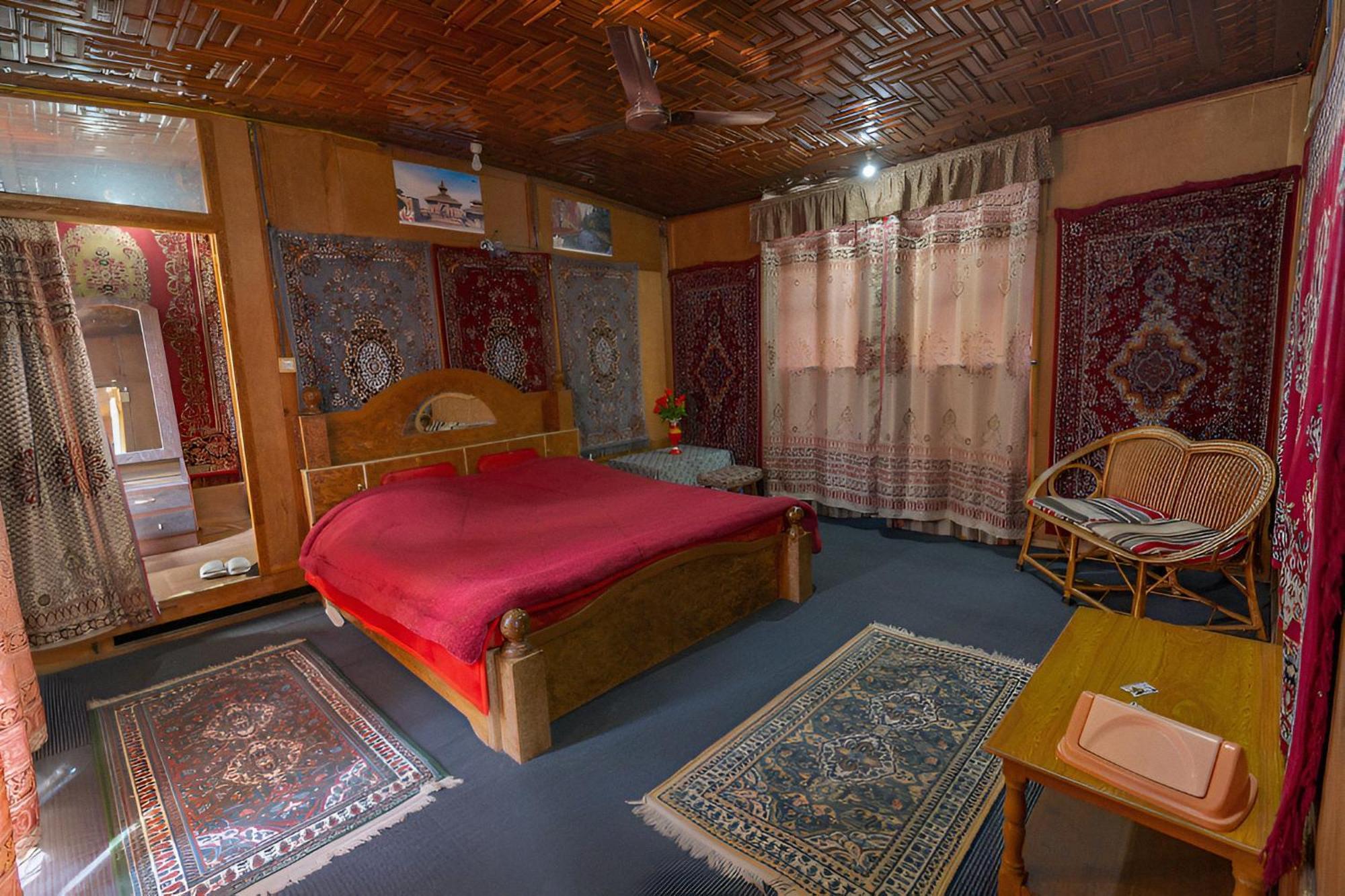 Hotel Hareem Group Of Houseboats 4*