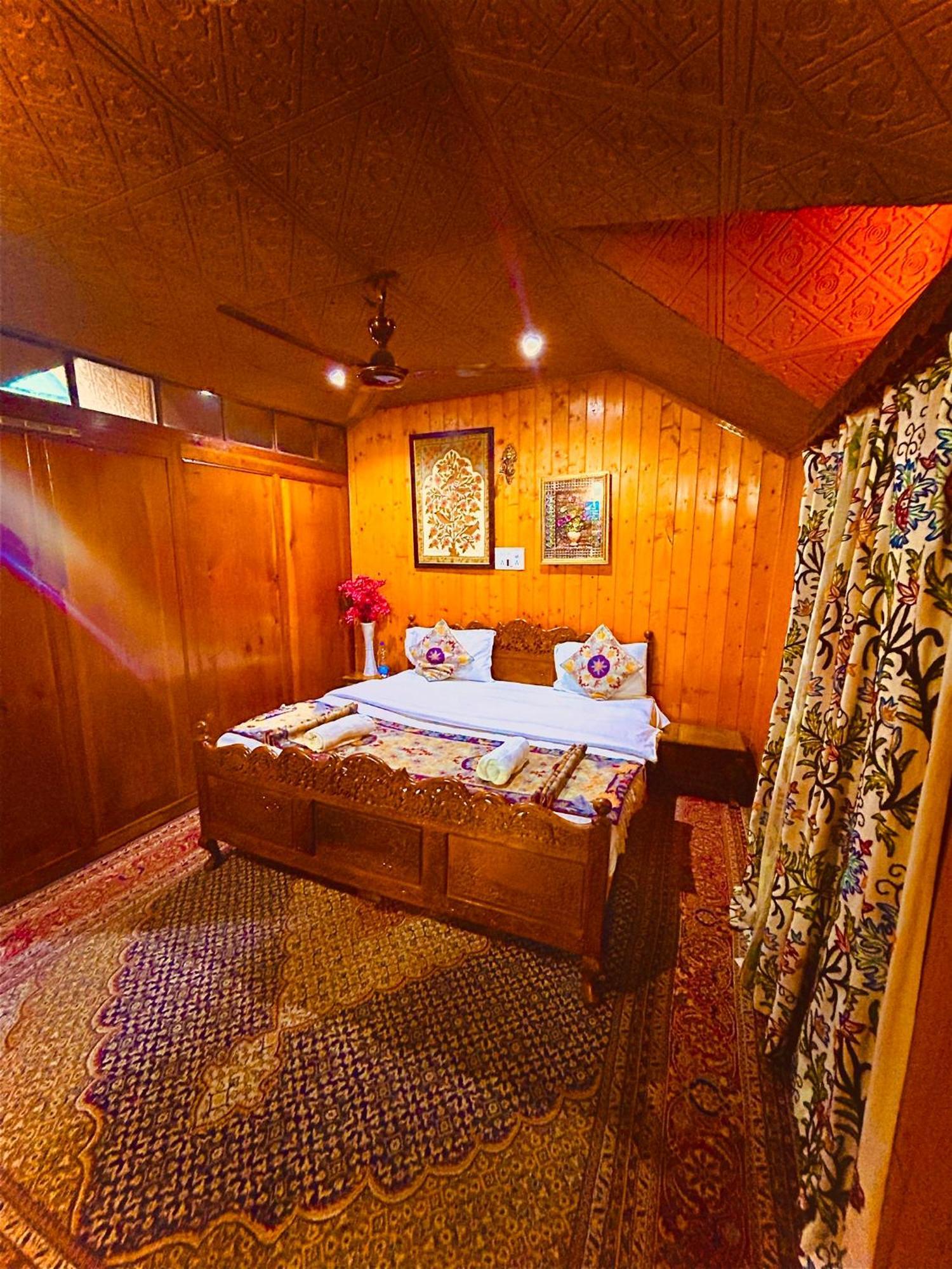 Hareem Group Of Houseboats Hotel