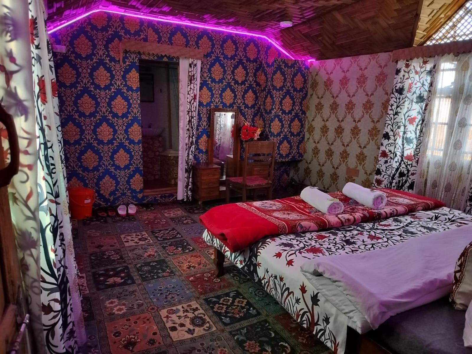 Hareem Group Of Houseboats 4*