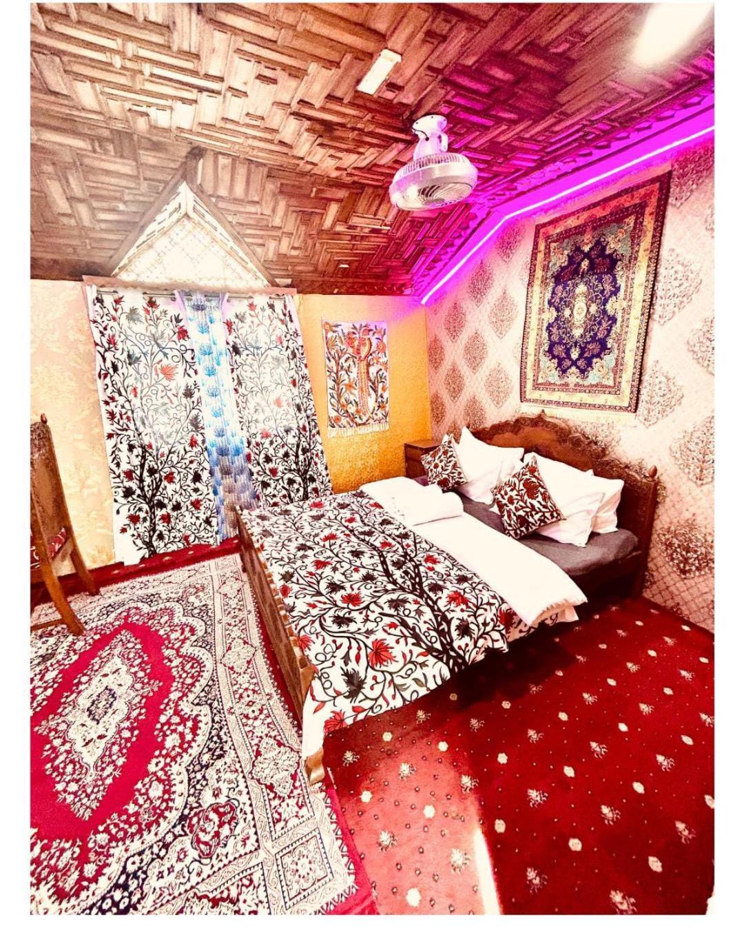 Hareem Group Of Houseboats Hotel 4*