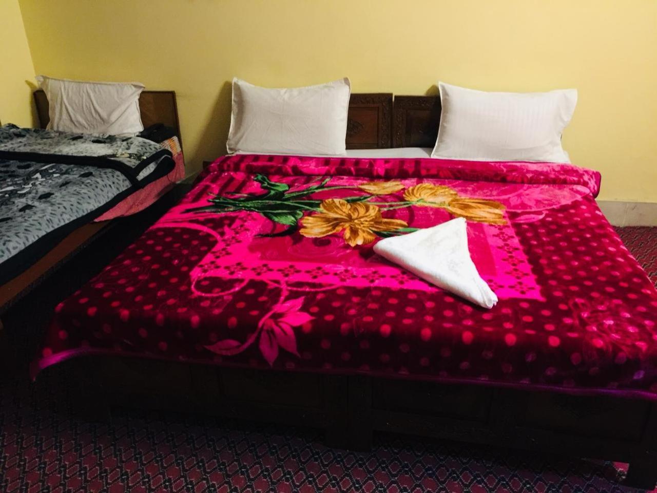 Kashmir Hill Town Hotel 3*