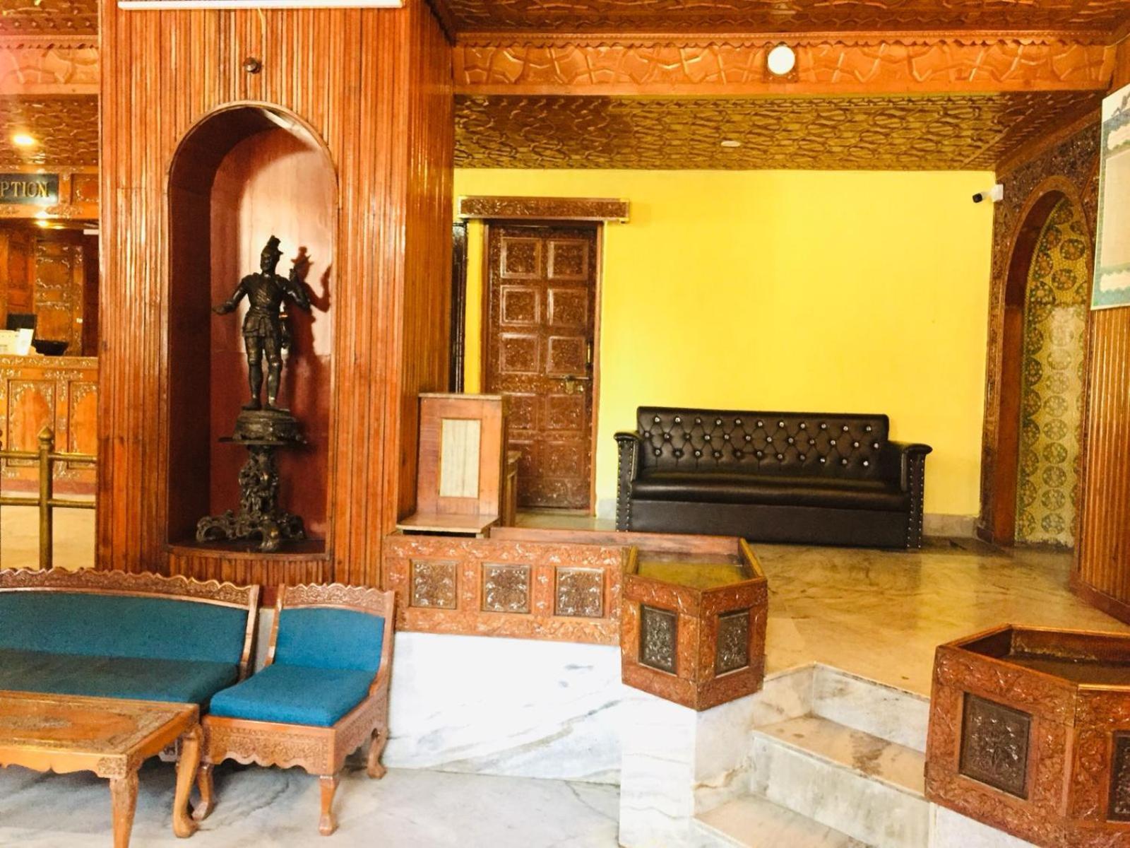 Kashmir Hill Town Hotel