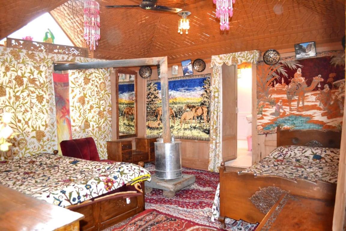 New Minar Group Of Houseboats Srinagar (Jammu and Kashmir)