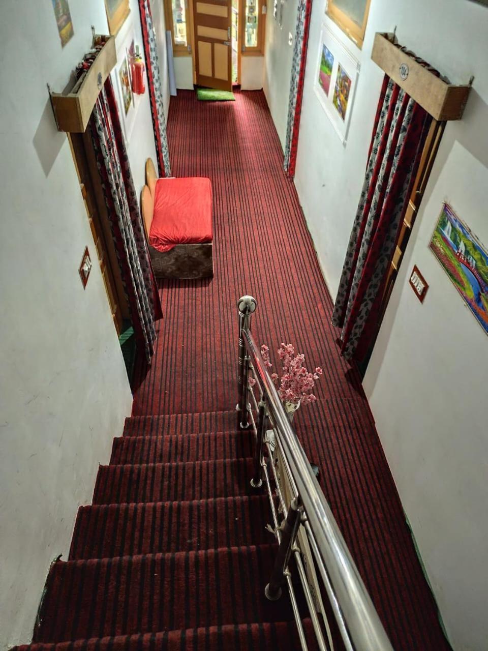 New Heaven Canal Hotel 2*