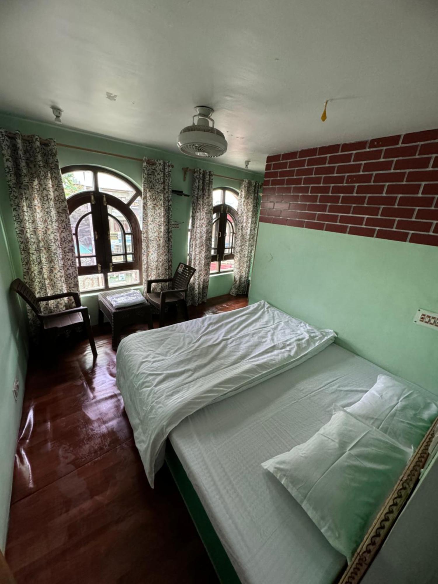 Brick Peace Homestay Srinagar (Jammu and Kashmir)