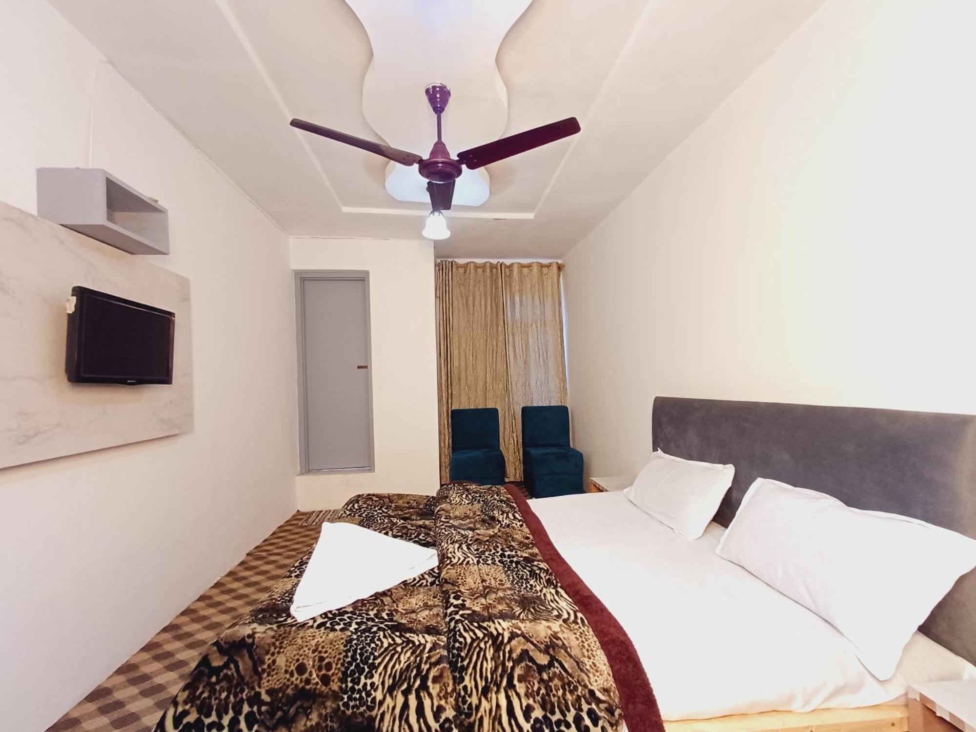 Hotel New Aashiyana Srinagar (Jammu and Kashmir)