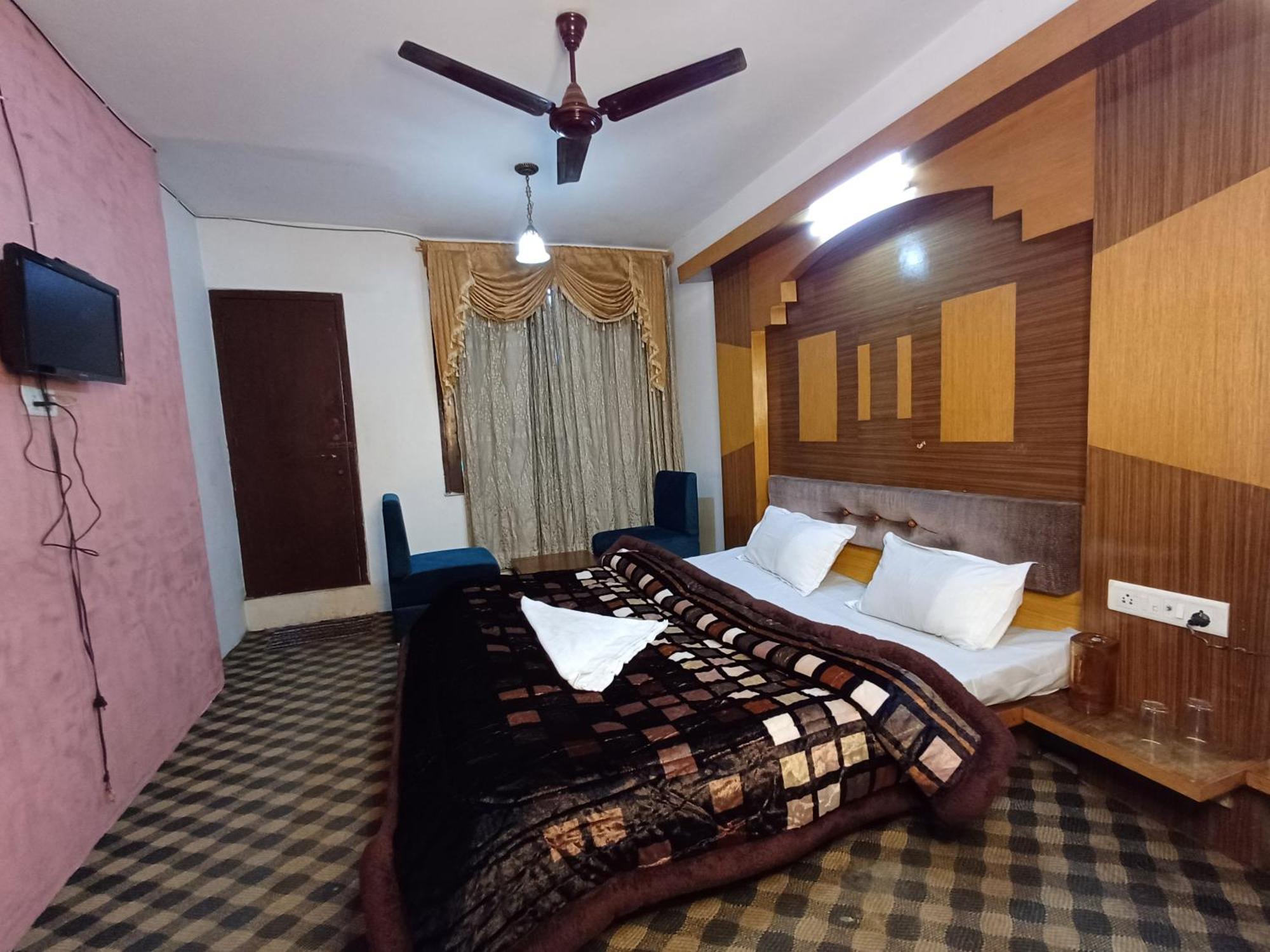 New Aashiyana Hotel 2*
