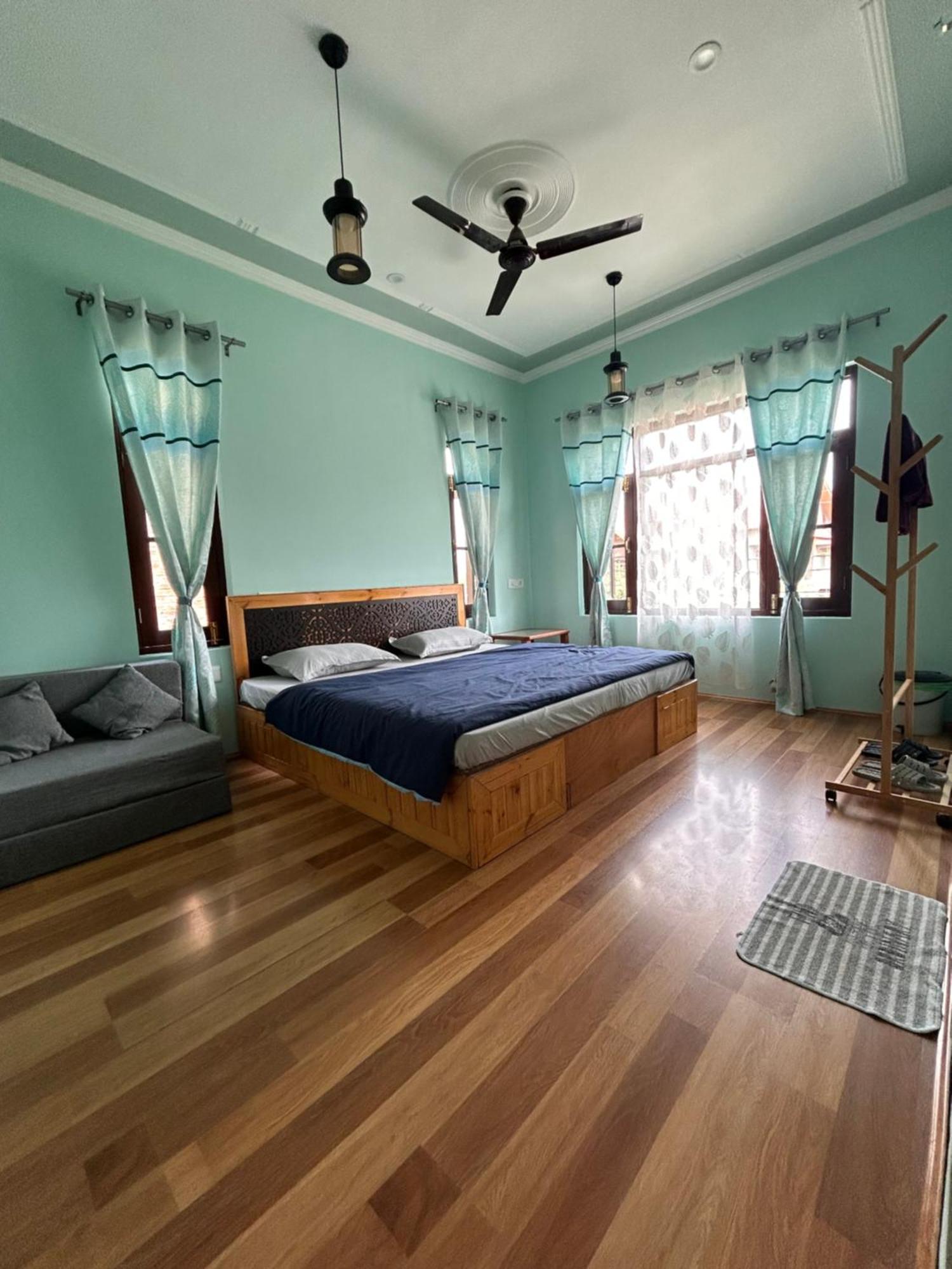 John's Guest house 2*