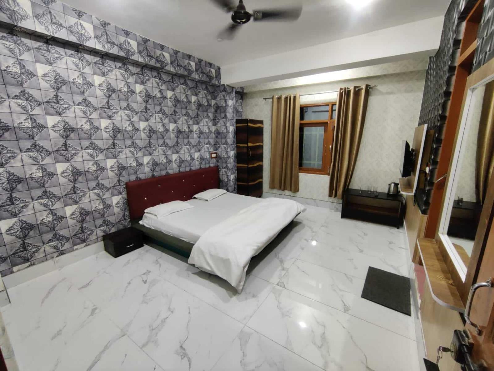 O Graceland Srinagar (Jammu and Kashmir)