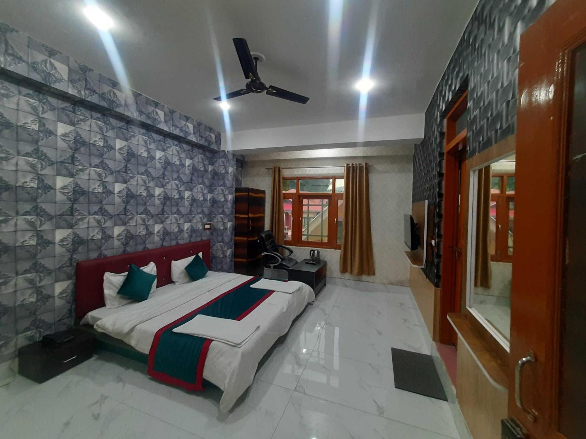 O Graceland Hotel 3*