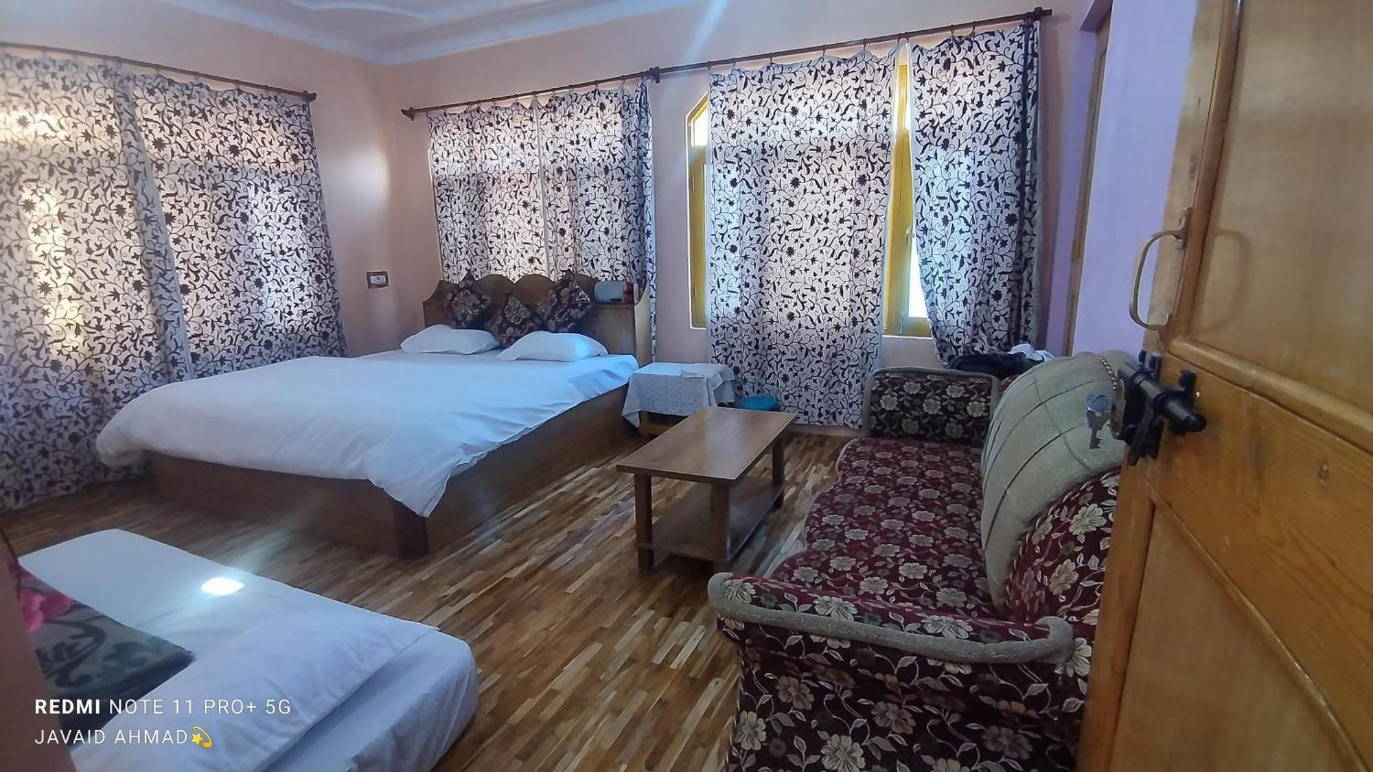 Kashmir Vintage Srinagar (Jammu and Kashmir)