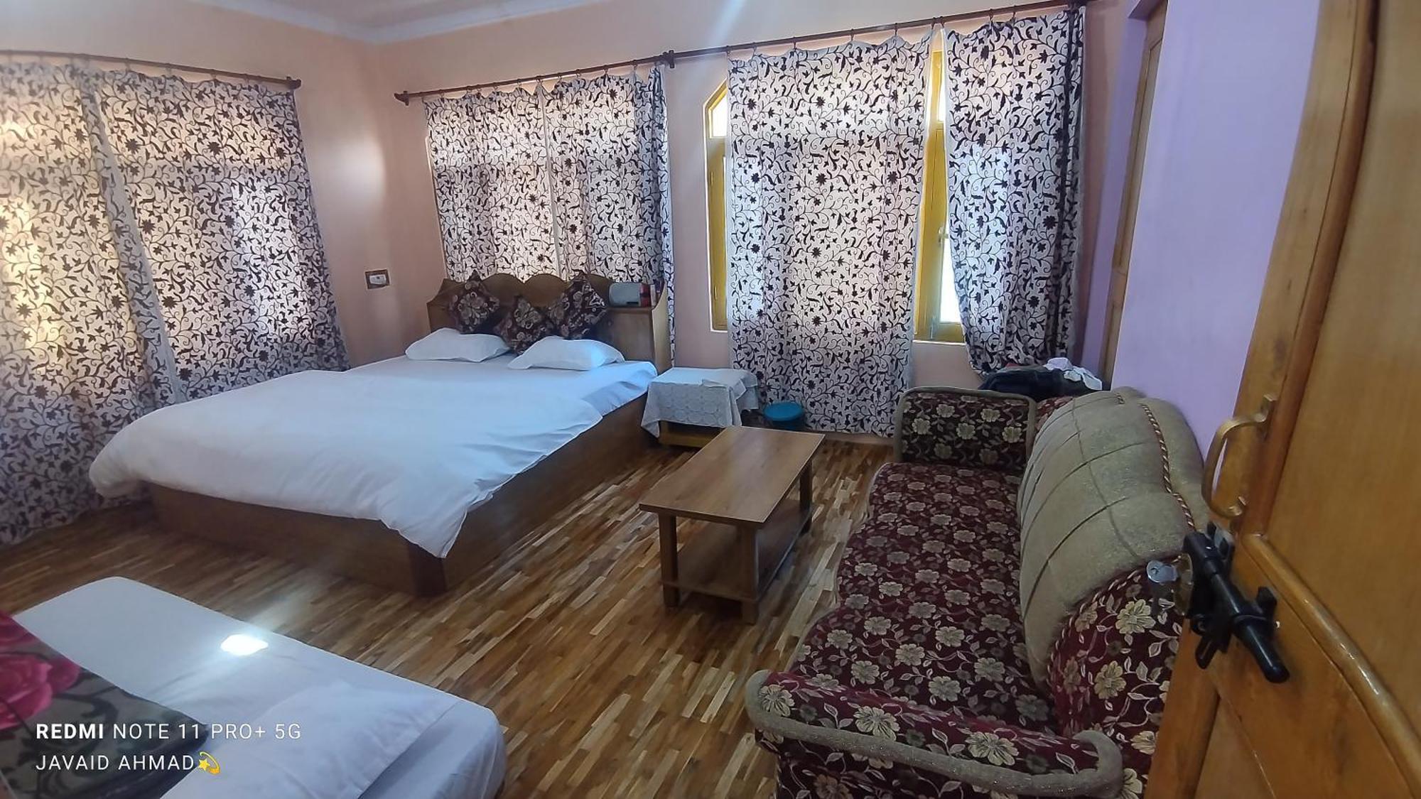 Kashmir Vintage Srinagar (Jammu and Kashmir)